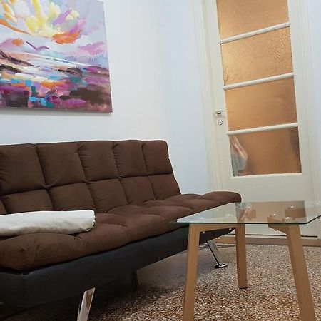 Olive Apartment- Athens Center, 4 Bd, 1.5 Bath Atenas Exterior foto
