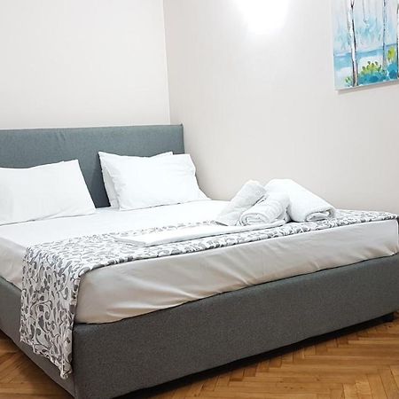 Olive Apartment- Athens Center, 4 Bd, 1.5 Bath Atenas Exterior foto