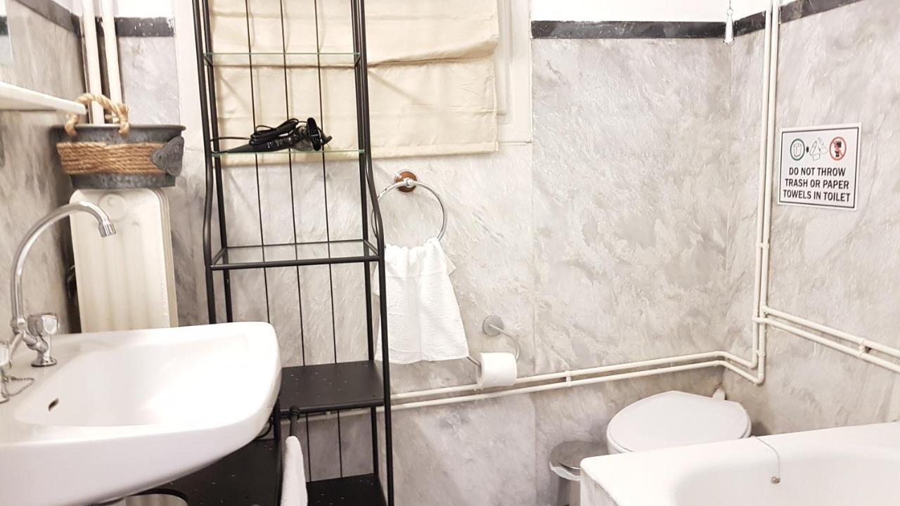 Olive Apartment- Athens Center, 4 Bd, 1.5 Bath Atenas Exterior foto