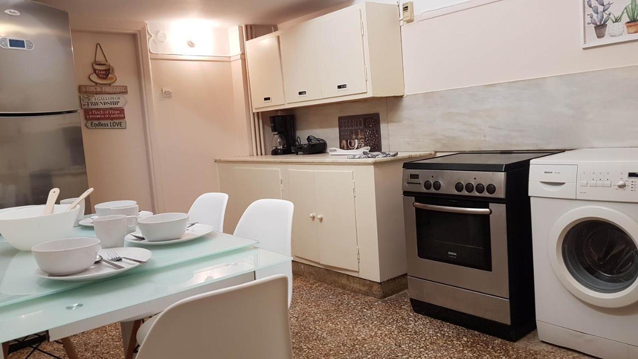 Olive Apartment- Athens Center, 4 Bd, 1.5 Bath Atenas Exterior foto