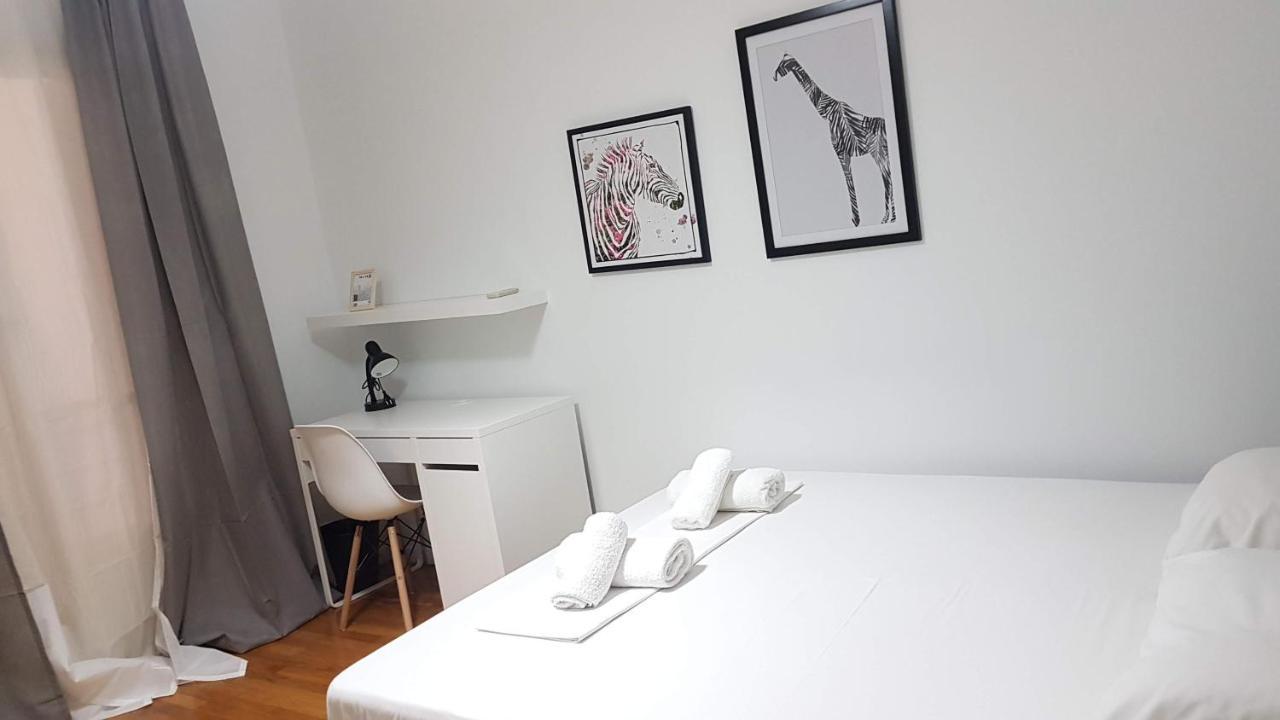 Olive Apartment- Athens Center, 4 Bd, 1.5 Bath Atenas Exterior foto