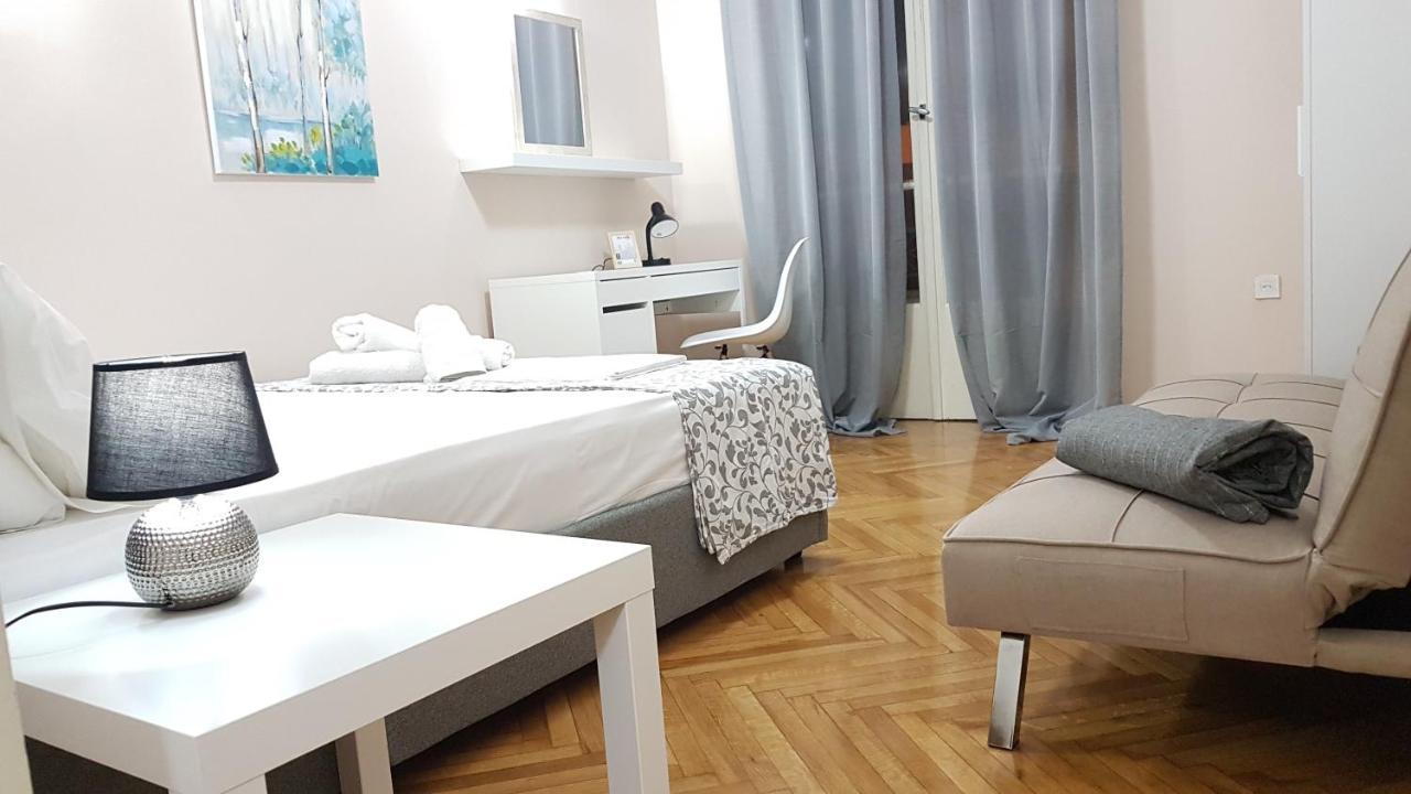 Olive Apartment- Athens Center, 4 Bd, 1.5 Bath Atenas Exterior foto