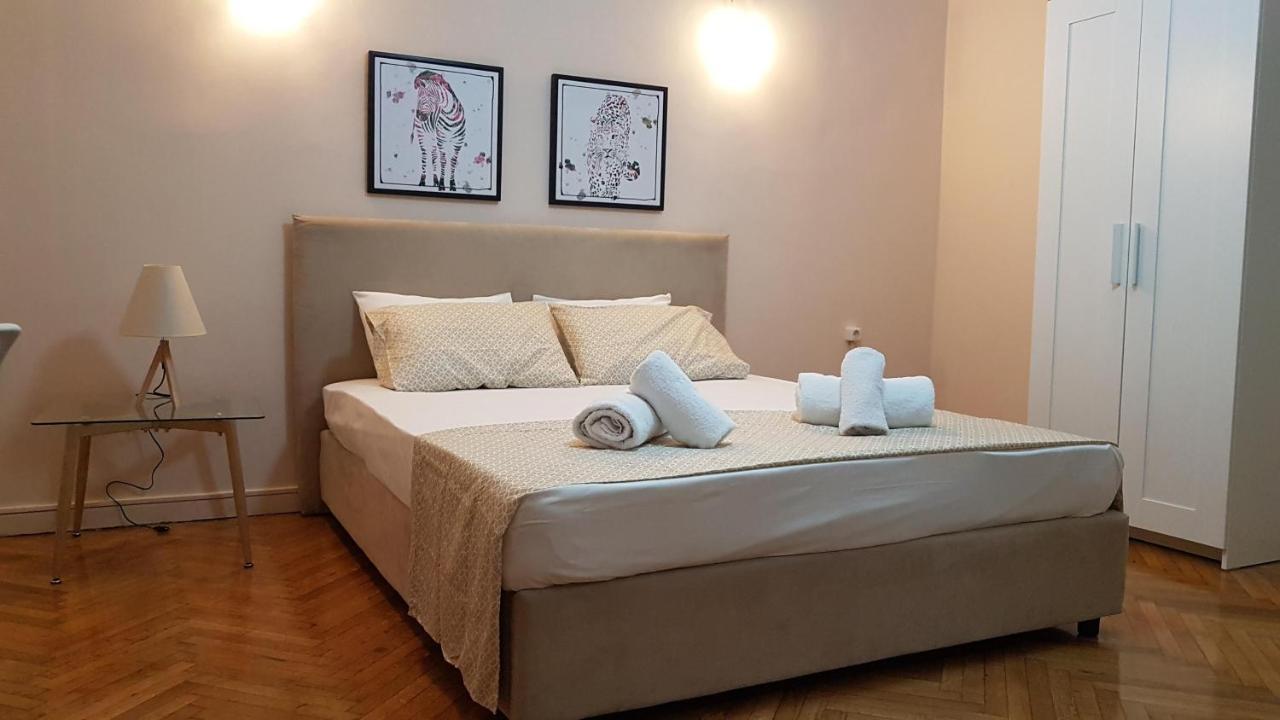 Olive Apartment- Athens Center, 4 Bd, 1.5 Bath Atenas Exterior foto